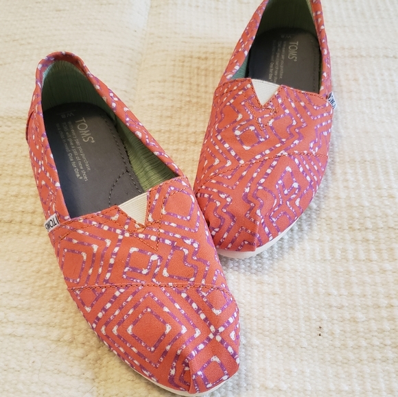 Toms Shoes - Coral Tom's Canvas Classics
